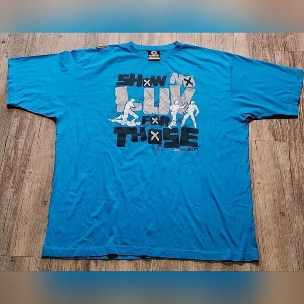 Vintage Akademiks T-shirt size 2XL.